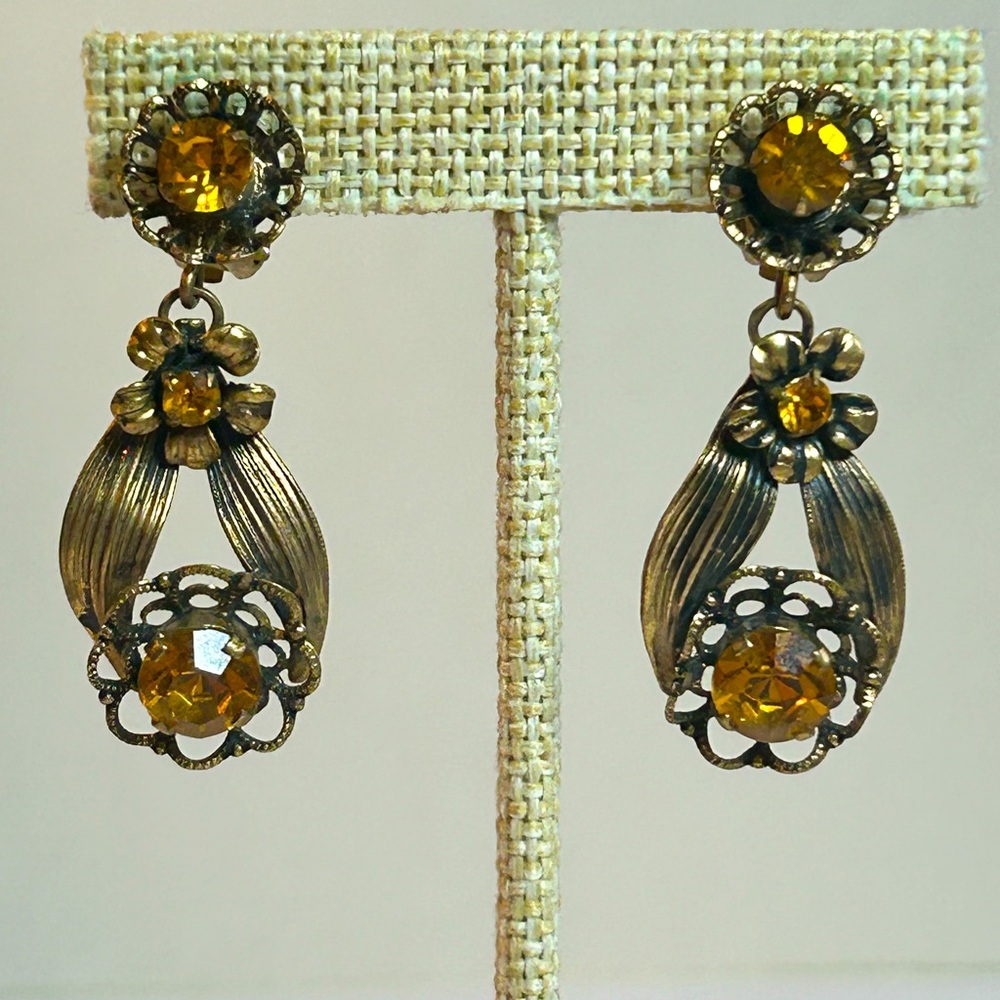 Vintage Gold Tone Amber faceted glass rhinestone floral dangle clip on earrings